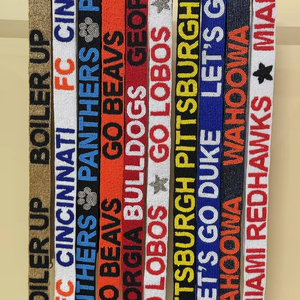 Correa de bolso hecha a mano con cuentas de diseño y bordado tribal, ideal para bolsos y carteras con bordados y trabajos de cuentas. - Product Image 1