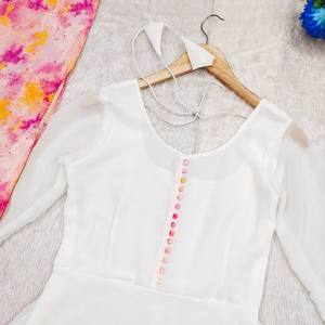 Avni Bloom de generaciones talladas en artesanía deslizándose con gracia a través de las eras, un tapiz tejido de Cultura del orgullo y belleza duradera - Product Image 5