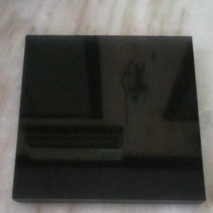 Piedra natural de losa de granito JET BLACK de calidad de exportación para aplicaciones domésticas y hoteleras de proveedor indio - Product Image 1