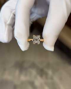 Anillo Solitario de Diamante Cultivado en Laboratorio con Forma Radiante y Elegante, Oro Amarillo de 14K, Anillo de Compromiso Clásico, Joyería Fina Personalizable - Product Image 3