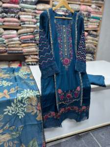 Ssumaira - Conjunto de Fiesta Formal con Camisa de Terciopelo Bordada y Pantalones con Dupatta Estampada Digitalmente, Novedad Especial para Eid - Product Image 4