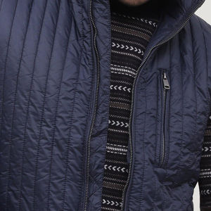 Veste matelassée marine personnalisable en gros, 100% haute qualité, coupe ajustée, sans manches, décontractée, veste d'hiver, devant - Product Image 2