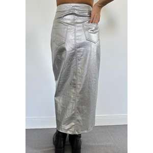 Falda de gabardina plateada brillante con abertura, al por mayor - Product Image 1