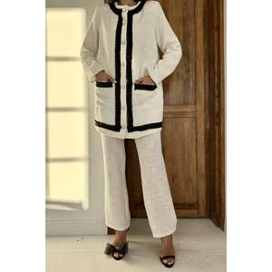 <b>Women's</b> Off-White and <b>Black</b> Striped Collarless <b>Jacket</b> and Trousers Set Wholesale <b>Suit</b> Sets - Product Image 2