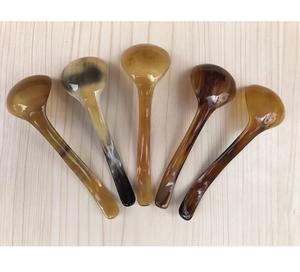 Cuchara de Cuerno de Búfalo Natural, Hecha a Mano y Pulida, Perfecta para Servir Especias, Condimentos o como Decoración de Mesa, Alta Calidad - Product Image 1