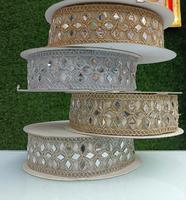 Dentelle brodée de qualité supérieure avec travail miroir pour vêtements ethniques et décorations artisanales traditionnelles - Grossiste