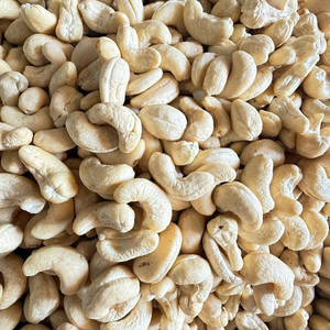 เม็ดมะม่วงหิมพานต์ดิบราคาถูกจำนวนมาก ยี่ห้อ SANTIGO ส่งออกไปยังตะวันออกกลาง จัดส่งฟรี ทุกขนาด - Product Image 1