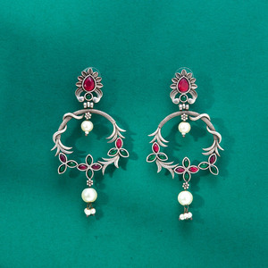 Dernières boucles d'oreilles de lustre de mode de qualité d'exportation en ligne Cerceau plaqué oxydé classique avec un look élégant - Product Image 5