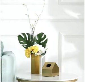 Vase en métal de base classique Accent décoratif moderne fini or Parfait pour une utilisation quotidienne dans les bureaux à domicile et les restaurants Style - Product Image 3