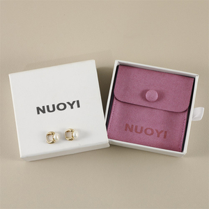 NUOYI Boîte à bijoux en microfibre de velours avec logo personnalisé Petite boucle d'oreille Bracelet Collier Pochette cadeau avec tampon d'insertion - Product Image 6
