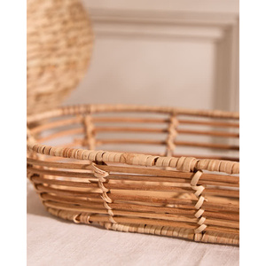 Cesta de mimbre tejida a mano larga Roscoe, cesta de almacenamiento y regalo de bambú sostenible para la organización del hogar y el uso del pan - Product Image 1