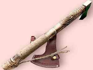 Hache Viking artisanale en acier à haute teneur en carbone, manche en bois de rose, étui en cuir, personnalisable, 1,5 kg, multi-usages - Product Image 4