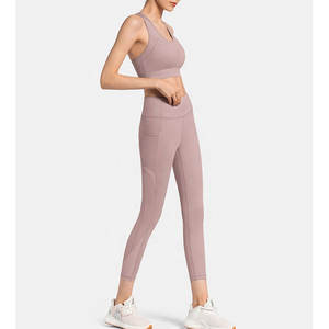 Ensembles de yoga pour femmes personnalisés de haute qualité respirant motif solide haut confortable sans couture équipement de course push-up avec quantité minimale de commande bas - Product Image 1