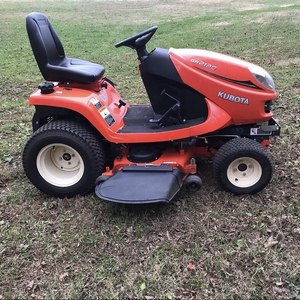 Tondeuse à gazon Kubota pour l'entretien des jardins et des champs. - Product Image 1