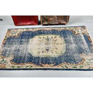 Alfombra de 3.6x6.8 pies, Alfombra Turca Vintage, Alfombra Oriental de Lana Azul y Blanca - Product Image 3