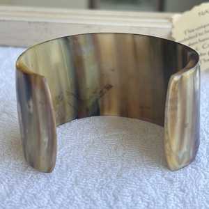 Brazalete de Cuerno de Búfalo Natural Pulido y Ecológico para Mujer, Forma Redonda para Bodas - Product Image 5