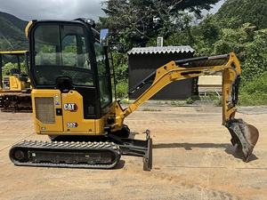 Mini-excavatrice Cat 302 CR de 2 tonnes, neuve et d'occasion, 21 CV, compacte, sur chenilles, homologuée EPA et CE, à prix abordable. - Product Image 1