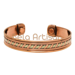 Bracelet en cuivre Manchette large antique avec beau design et fermoir magnétique Bela Artisan - Product Image 4