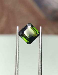 พลอยทัวร์มาลีนโครมธรรมชาติทรงแปดเหลี่ยมสีเขียว พร้อมการเจียระไนแบบโครมทัวร์มาลีน - Product Image 2