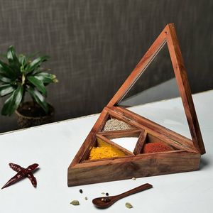 Boîte à épices en bois de qualité supérieure en forme de triangle 4 compartiments avec cuillère accessoires de cuisine boîte à épices en bois PAR HF CRAFTS - Product Image 1
