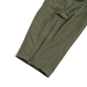 Combinaison de pilote antistatique personnalisée en Meta Aramid IIIA vert sauge avec extincteur intégré - Product Image 5