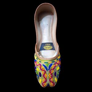 Chaussures Khussa cousues à la main de haute qualité pour femmes-Chaussures pour dames brodées | Vente en gros - Product Image 2