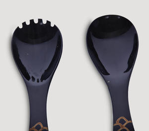 Juego de Servidores de Ensalada de Cuerno Natural Negro Sólido, Hecho a Mano, con Asas Únicas con Grabado Artístico de Escamas de Pescado, para Mezclar - Product Image 2