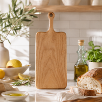 Planche à découper en bois de cerisier en gros avec longue poignée et trou de suspension, planche rectangulaire pour hacher et servir, logo personnalisé OEM