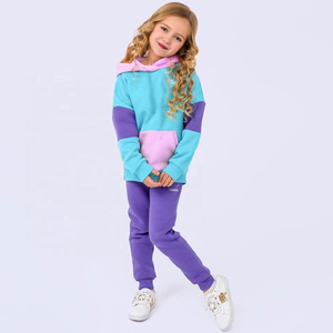 Conjunto Deportivo Infantil de Dos Piezas para Niñas, Sudadera con Capucha y Pantalones, Transpirable y Resistente al Viento, en Colores Pastel - Product Image 3