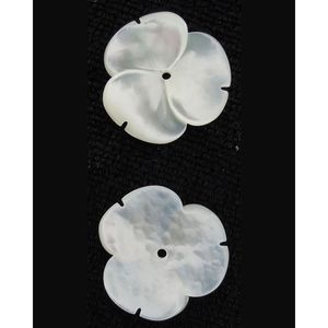 Perles de corail en coquille lâche - Fleur de nacre blanche 013 pour la fabrication de bijoux - Product Image 1