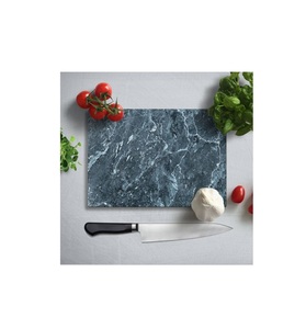 Tabla de cortar clásica de mármol para cocinas tradicionales que proporciona una superficie resistente para las rutinas diarias de cocina. - Product Image 2