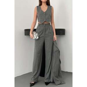 Traje de Chaqueta y Pantalón con Rayas Grises - Gris - Product Image 4