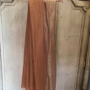 Pashmina de color terracota/dorado con bordado Zari - Product Image 1