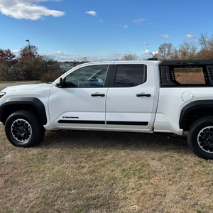 Toyota Tacoma TRD Off-Road Premium 2025 Usada, Doble Cabina 4x4 Turbo de 4 Cilindros - Product Image 1