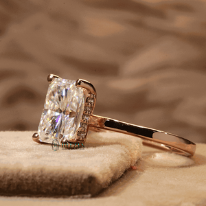 Anillo de compromiso de estilo Halo oculto de diamante de corte radiante para mujer - Product Image 1