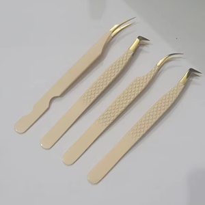 Juego de pinzas de extensión de pestañas de 90 grados de alta precisión profesional punta de fibra de gatito de acero inoxidable diseño de Hello Kitty personalizado - Product Image 1