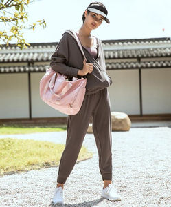 Conjunto de pantalones activos de terciopelo de invierno para mujer, Sudadera con capucha de lana estampada, pantalones de chándal recortados, logotipo personalizado, estiramiento ligero en cuatro direcciones - Product Image 6