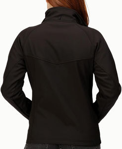 Chaqueta de concha suave con capucha para mujer de calidad superior personalizada impermeable transpirable con cierre de cremallera para el invierno hecha en Pakistán - Product Image 6