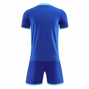 Venta al por mayor de ropa de fútbol de talla grande para hombres transpirable y cómodo conjuntos de uniformes sostenibles de moda y con estilo - Product Image 2