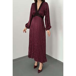 Vestido de satén burdeos con lunares y detalles de encaje - Burdeos - Product Image 4