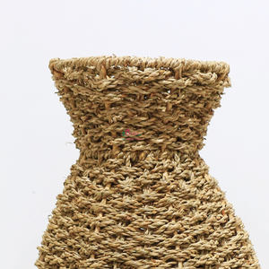 Jarrón de ratán grande ecológico hecho a mano con flores de mimbre por Artex Dong Thap Factory para casas de campo y modernas - Product Image 4