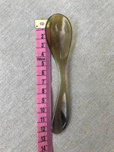 Cuillère en corne de buffle naturelle, fabriquée à la main et polie, parfaite pour servir des épices, des condiments ou pour une utilisation décorative sur la table, de haute qualité - Product Image 2