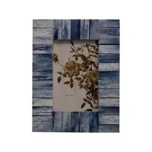 Cadre photo rond en résine artisanal avec incrustation d'os - Product Image 2