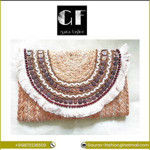 กระเป๋าคลัทช์ทำมือทำจากปอกระเจาประดับด้วยลูกปัดพู่มีอินเดียสำหรับผู้หญิงแฟชั่นจากผู้ผลิตอินเดีย - Product Image 2