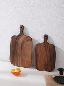 Planche à découper en bois écologique conçue pour les cuisines axées sur les accessoires de cuisine naturels et durables - Product Image 5