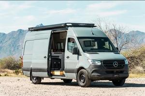 Autocaravana Mercedes-Benz Sprinter, Casa Rodante de Lujo para Viajes Familiares - Product Image 3
