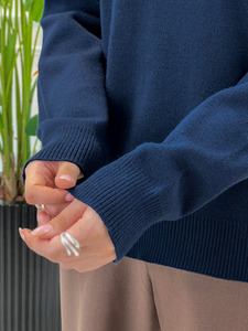 Pull en tricot à col montant pour femmes, épaules tombantes, coupe ample, couleur unie, fabrication de vêtements en gros, marque privée - Product Image 4