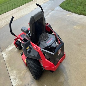 Cortacésped de giro cero a gasolina Gravely con desbrozadora montada en el asiento para mantenimiento de caminos y jardines - Product Image 3