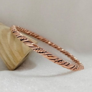 Bracelet solide en cuivre lourd avec des motifs gravés complexes pour la guérison de l'arthrite bijoux unisexes traditionnels fabriqués à la main - Product Image 2