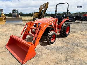 2023 para tractor de jardín Kubota L3302 4WD con componente central del motor para uso en exteriores - Product Image 3